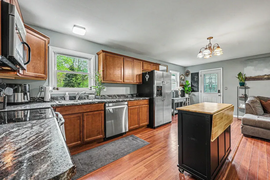 10085 Plank Road London Township MI 48159