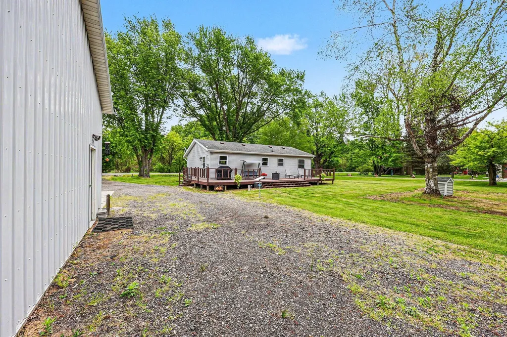 10085 Plank Road London Township MI 48159