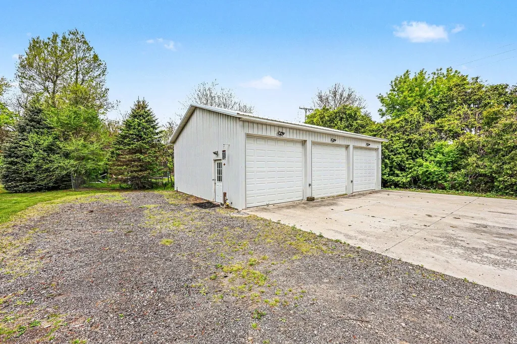10085 Plank Road London Township MI 48159