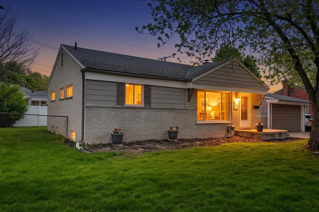 23870 Beacon Drive Farmington Hills City MI 48336