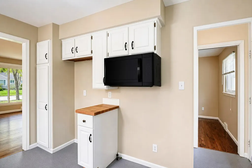 23870 Beacon Drive Farmington Hills City MI 48336