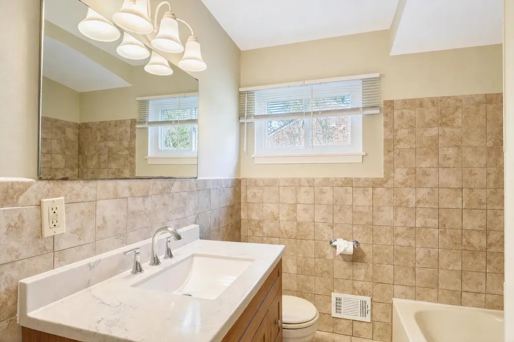 23870 Beacon Drive Farmington Hills City MI 48336