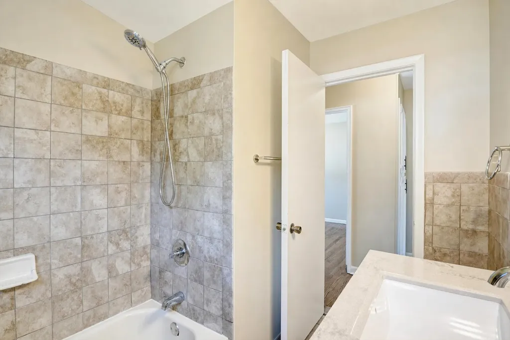 23870 Beacon Drive Farmington Hills City MI 48336