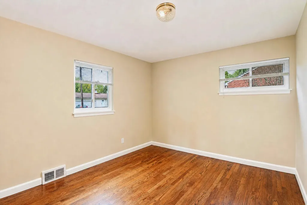 23870 Beacon Drive Farmington Hills City MI 48336