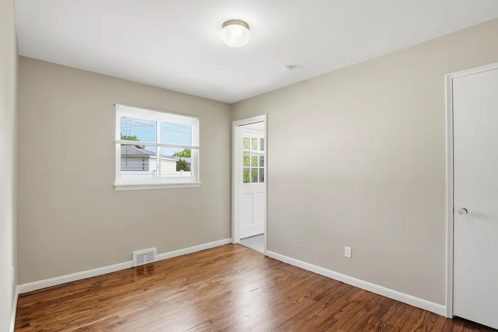 23870 Beacon Drive Farmington Hills City MI 48336