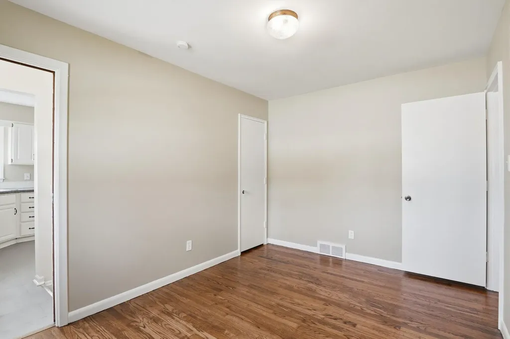 23870 Beacon Drive Farmington Hills City MI 48336