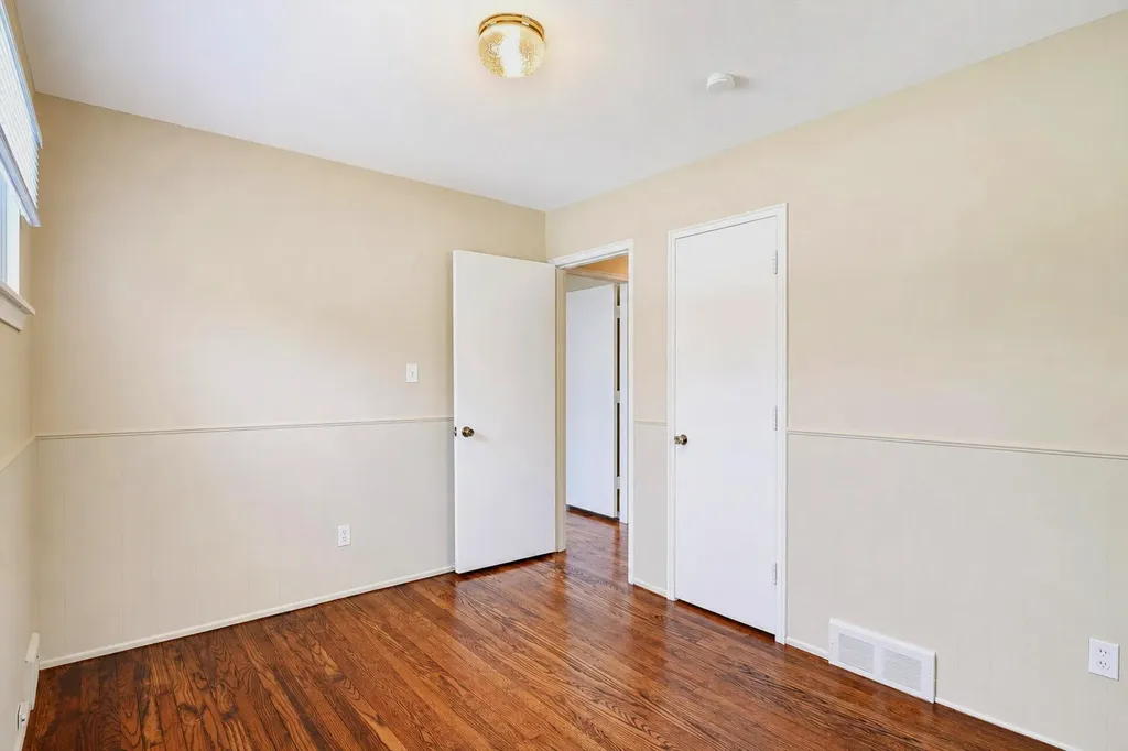 23870 Beacon Drive Farmington Hills City MI 48336