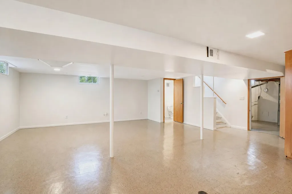 23870 Beacon Drive Farmington Hills City MI 48336