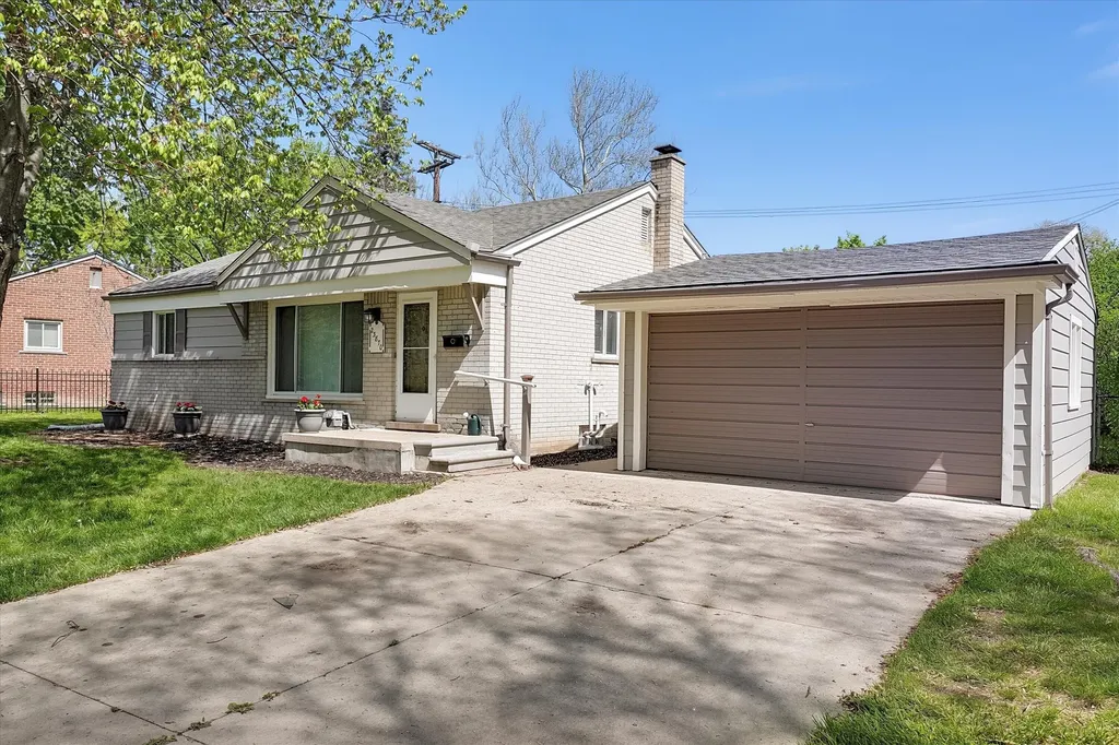 23870 Beacon Drive Farmington Hills City MI 48336