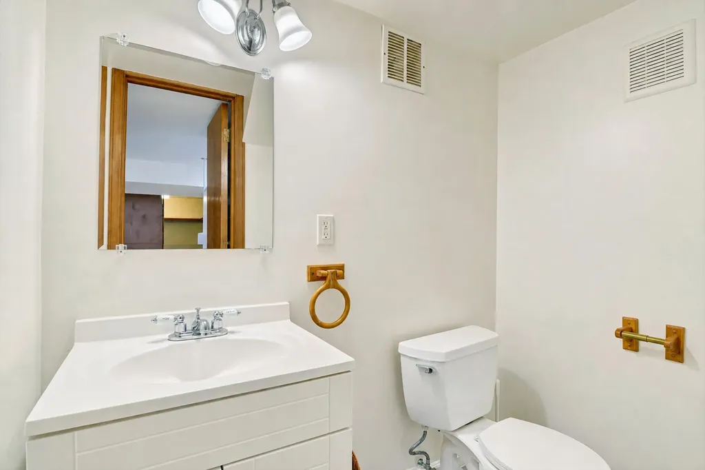23870 Beacon Drive Farmington Hills City MI 48336