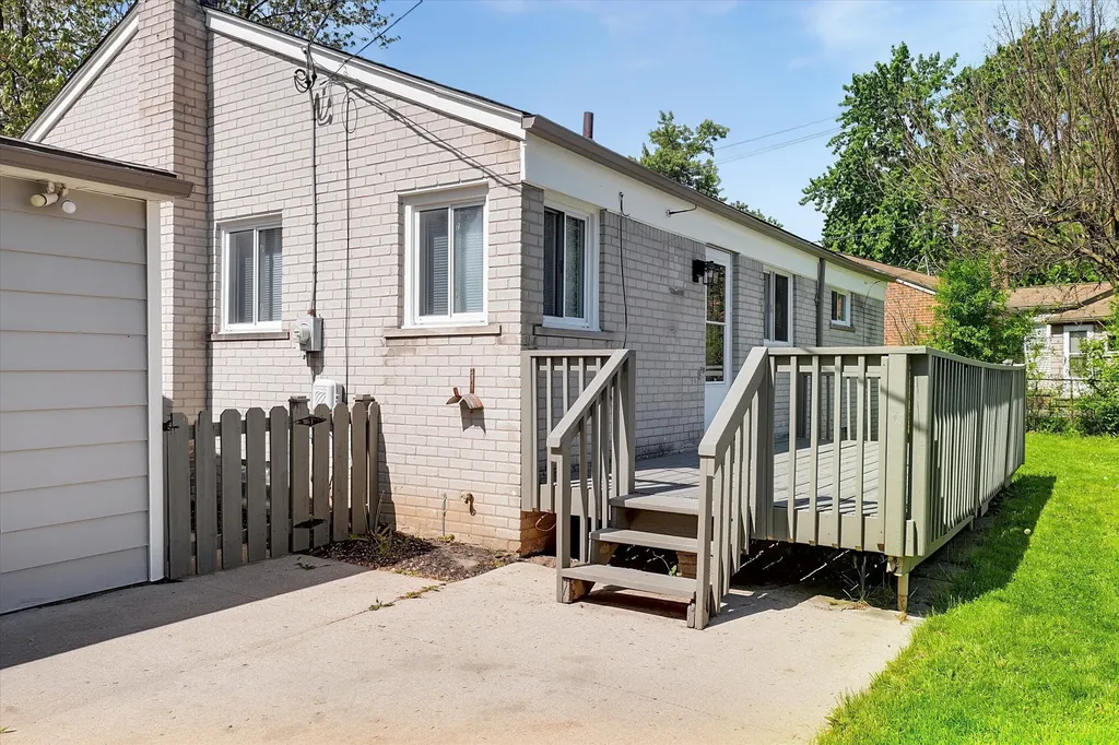 23870 Beacon Drive Farmington Hills City MI 48336