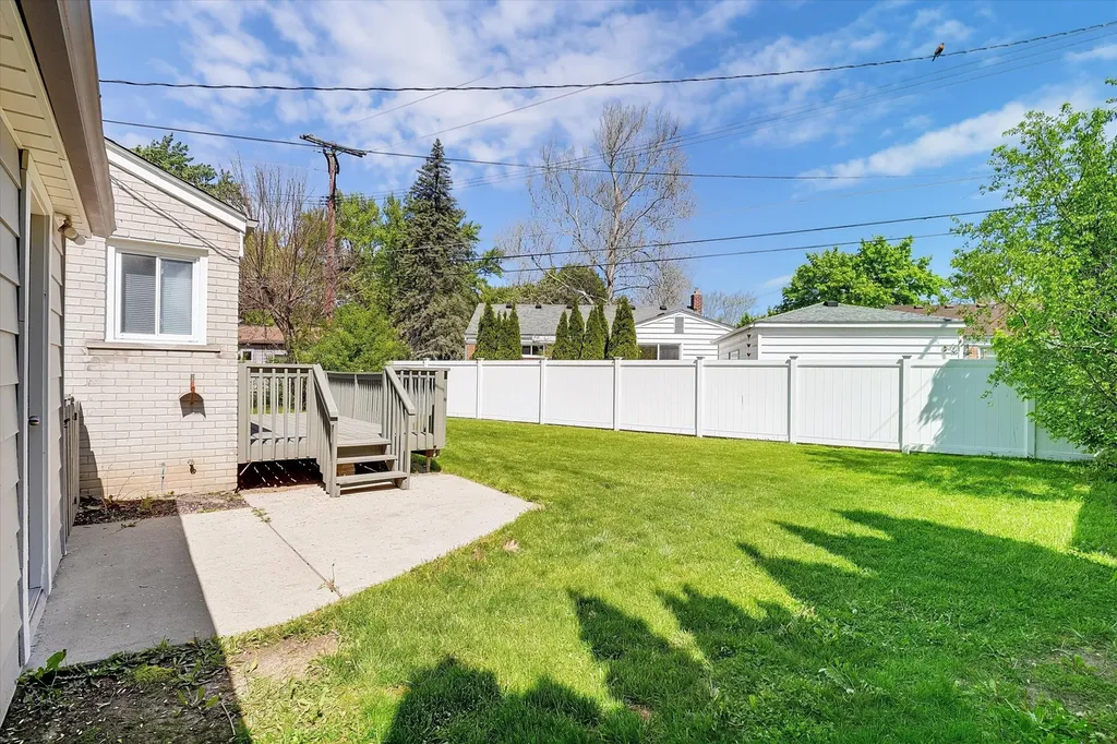 23870 Beacon Drive Farmington Hills City MI 48336