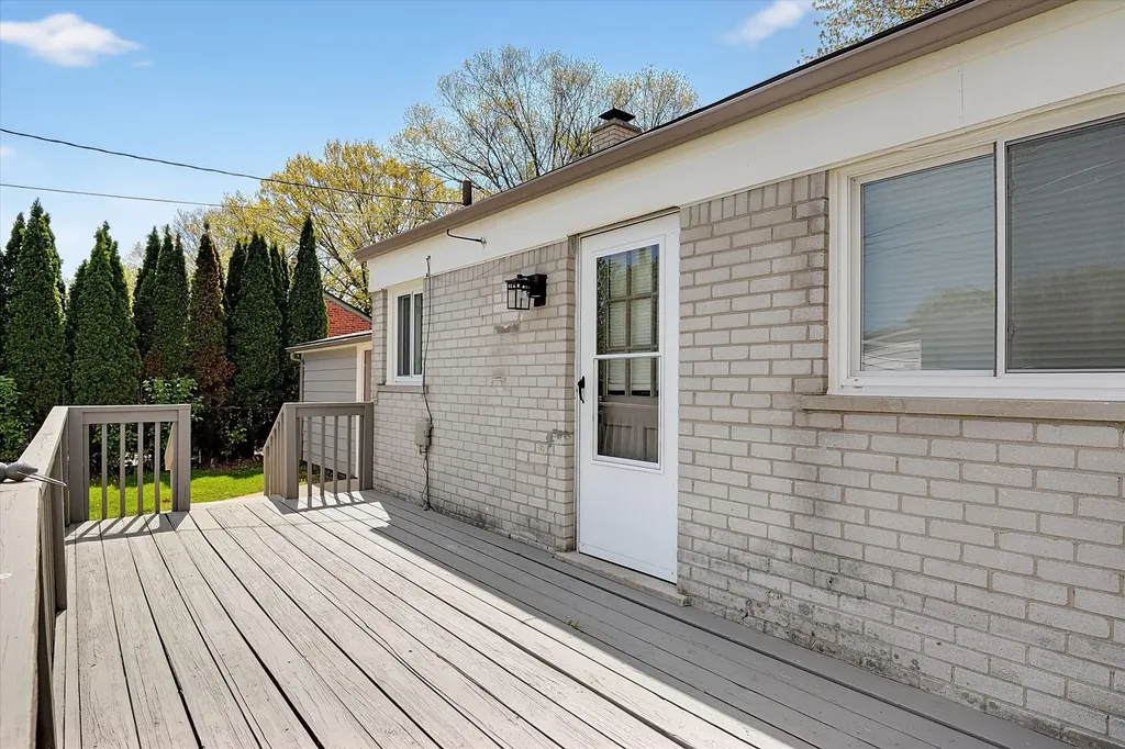 23870 Beacon Drive Farmington Hills City MI 48336