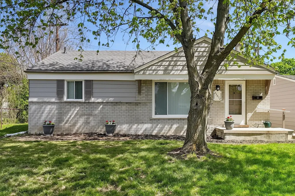 23870 Beacon Drive Farmington Hills City MI 48336