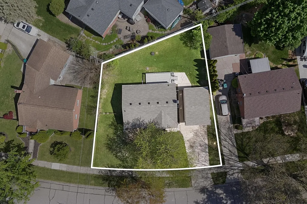 23870 Beacon Drive Farmington Hills City MI 48336