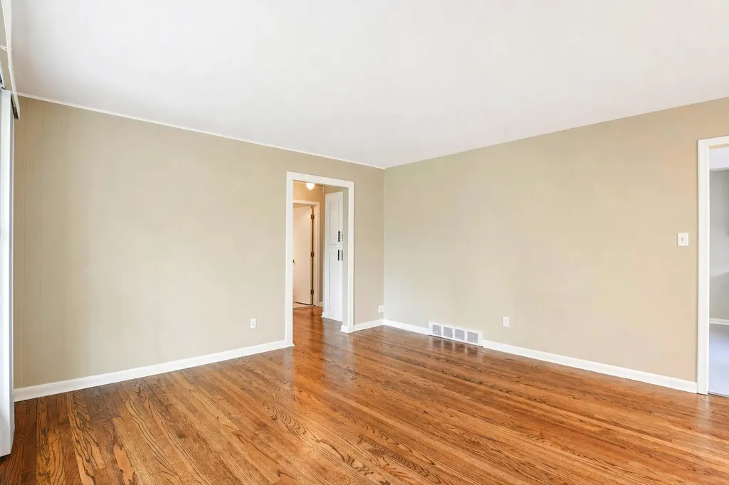 23870 Beacon Drive Farmington Hills City MI 48336
