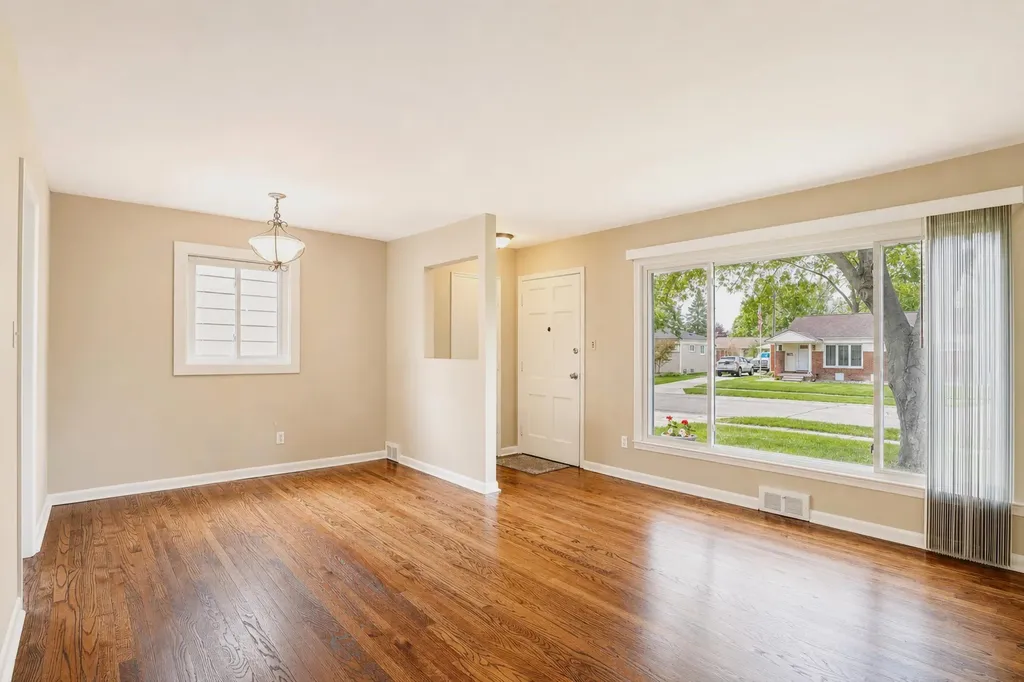 23870 Beacon Drive Farmington Hills City MI 48336