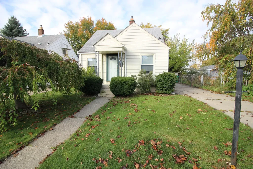 23833 Normandy Avenue Eastpointe City MI 48021