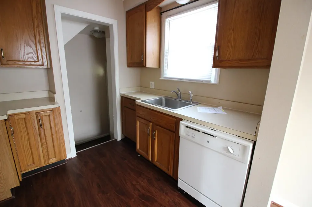 23833 Normandy Avenue Eastpointe City MI 48021