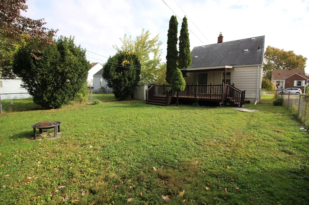 23833 Normandy Avenue Eastpointe City MI 48021