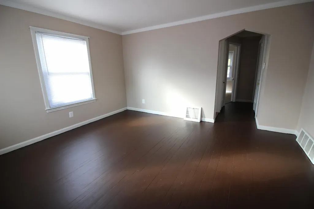 23833 Normandy Avenue Eastpointe City MI 48021