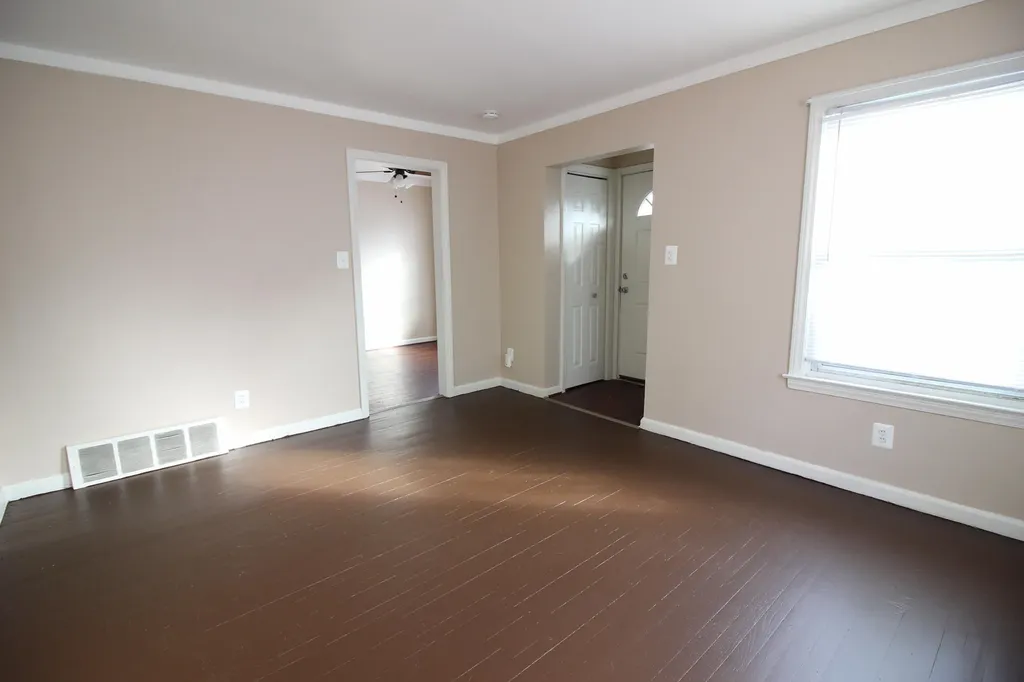 23833 Normandy Avenue Eastpointe City MI 48021