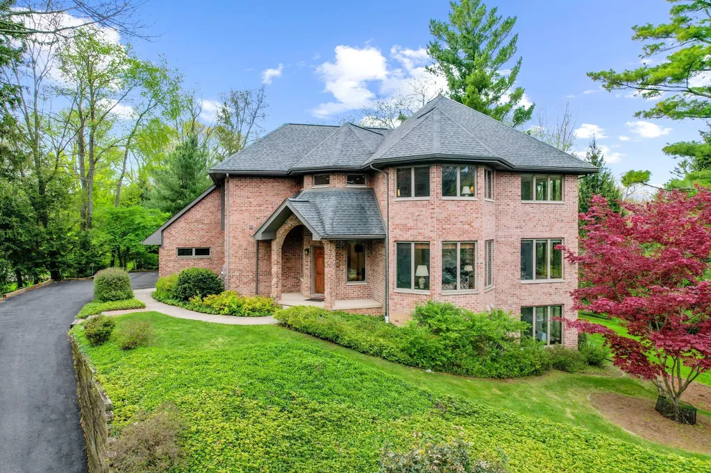 445 Huntington Drive Ann Arbor Charter Township MI 48104