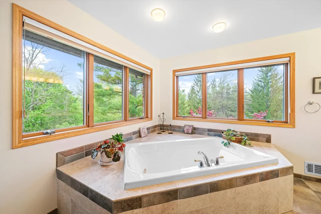 445 Huntington Drive Ann Arbor Charter Township MI 48104