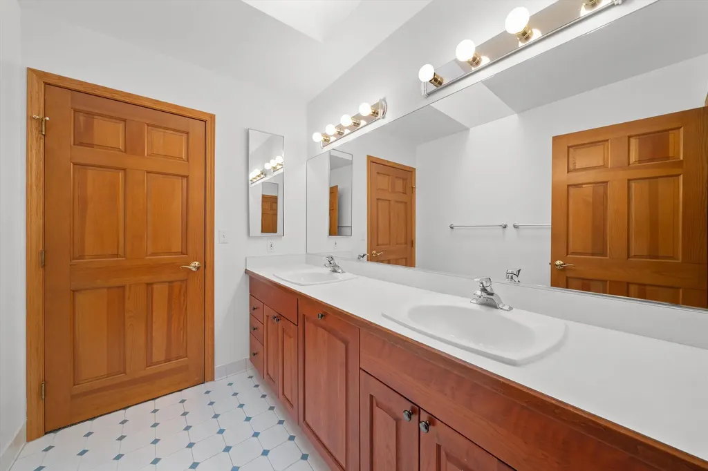 445 Huntington Drive Ann Arbor Charter Township MI 48104