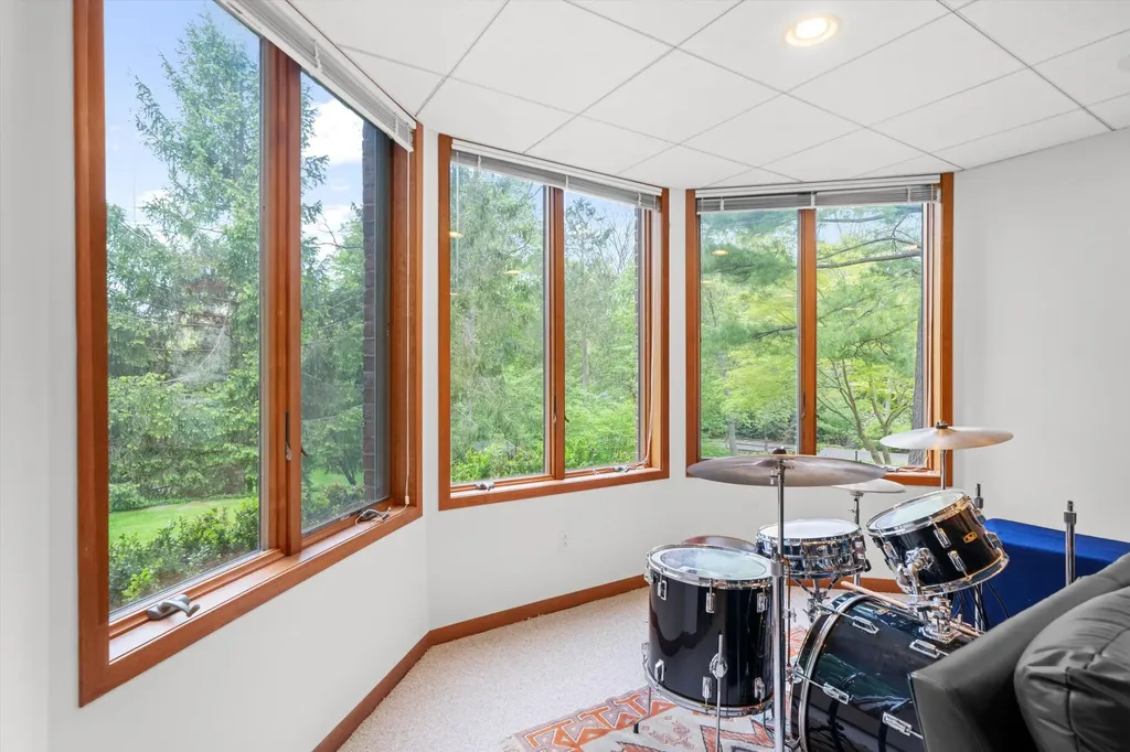 445 Huntington Drive Ann Arbor Charter Township MI 48104