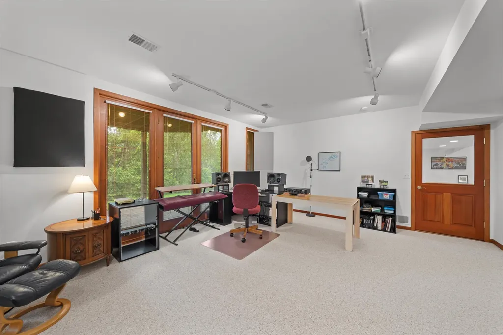 445 Huntington Drive Ann Arbor Charter Township MI 48104
