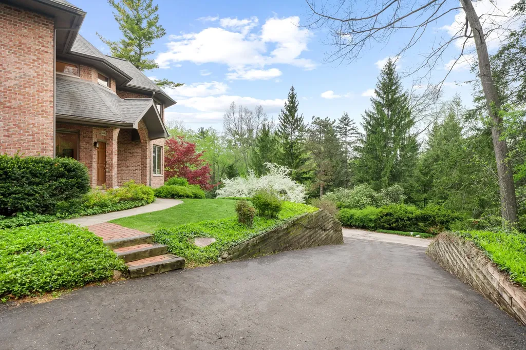 445 Huntington Drive Ann Arbor Charter Township MI 48104