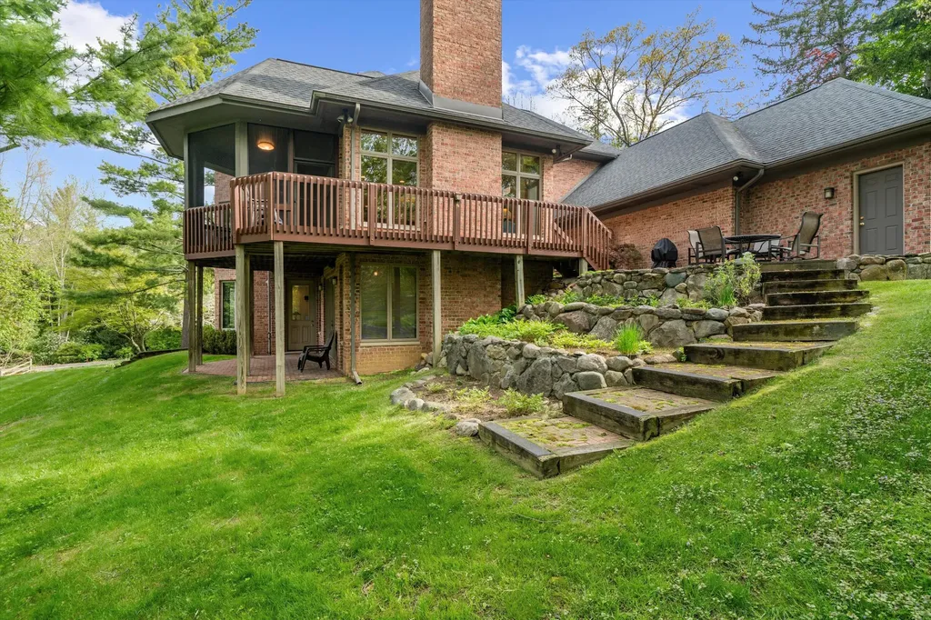 445 Huntington Drive Ann Arbor Charter Township MI 48104