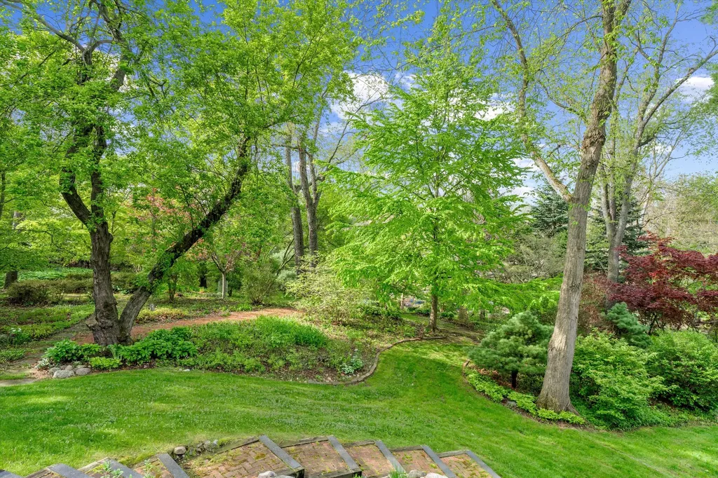 445 Huntington Drive Ann Arbor Charter Township MI 48104