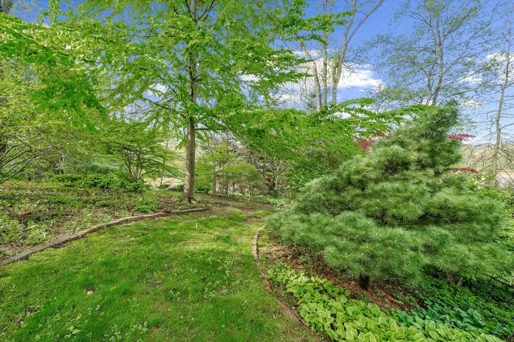 445 Huntington Drive Ann Arbor Charter Township MI 48104