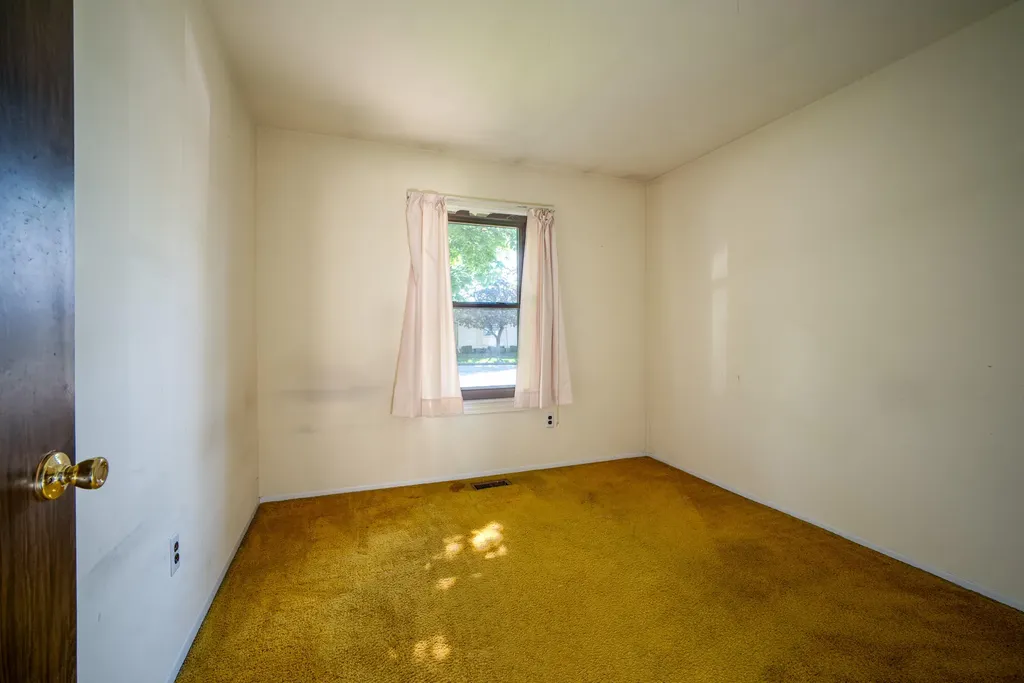 2887 Roundtree Drive Troy City MI 48083