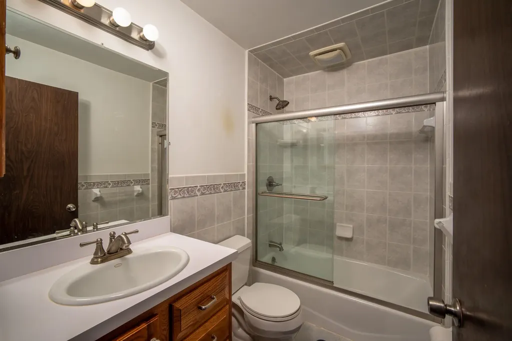 2887 Roundtree Drive Troy City MI 48083