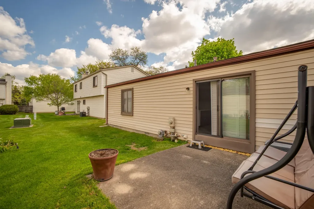 2887 Roundtree Drive Troy City MI 48083