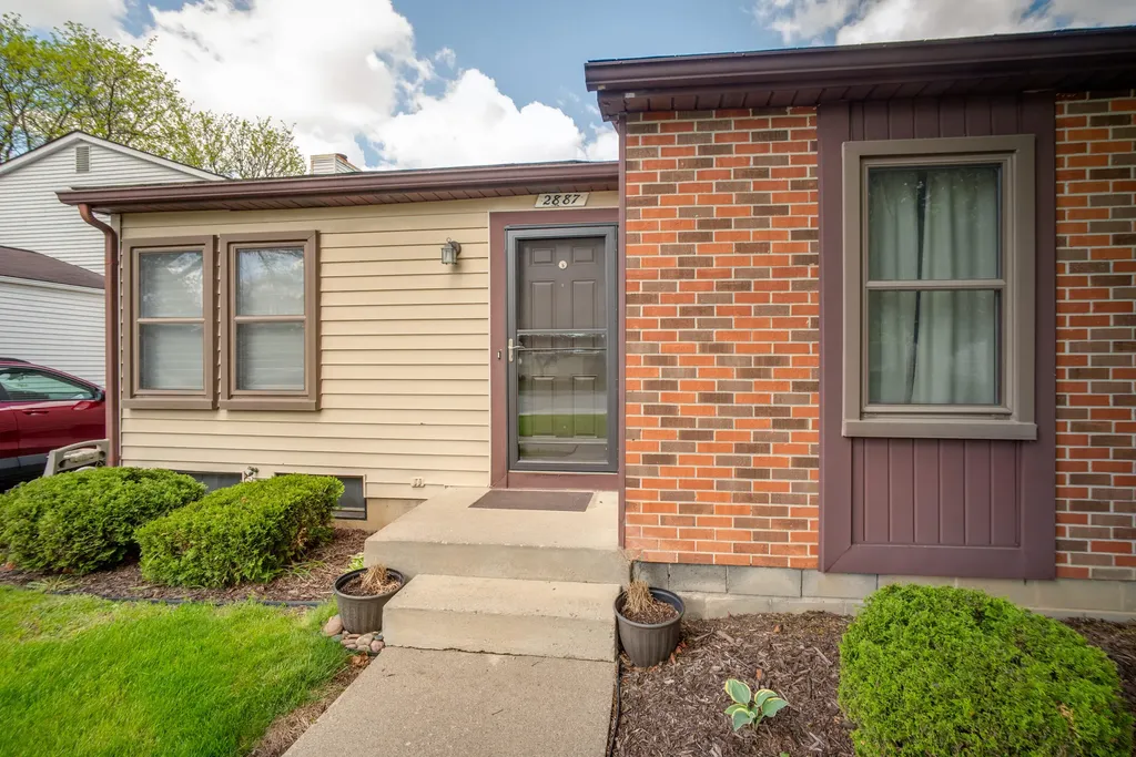 2887 Roundtree Drive Troy City MI 48083