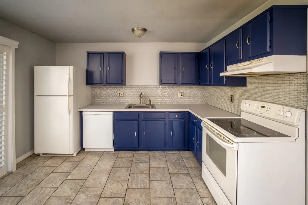 2887 Roundtree Drive Troy City MI 48083