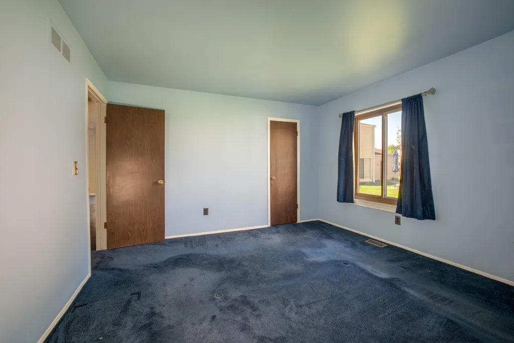2887 Roundtree Drive Troy City MI 48083