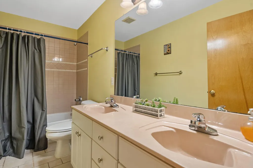 254 Hunters Trail Scio Township MI 48103