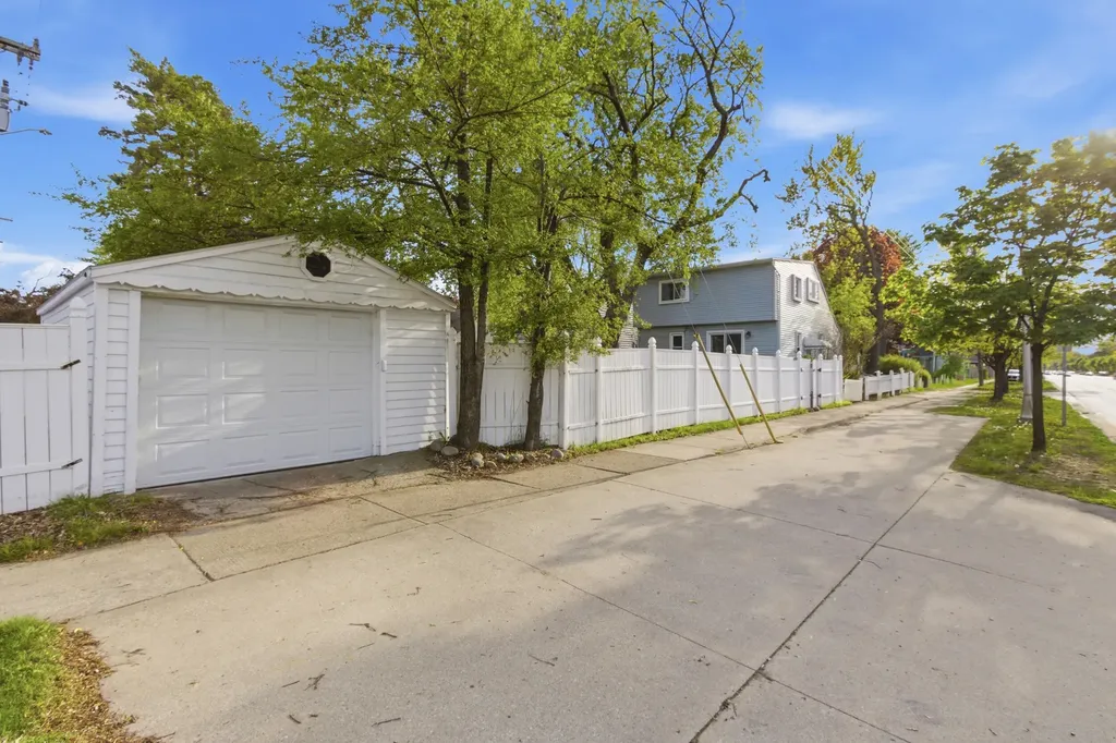 3224 N Wilson Avenue Royal Oak City MI 48073