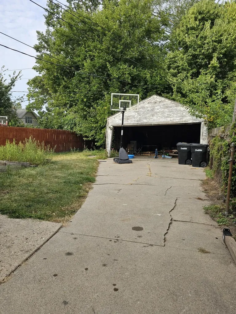 15779 Birwood Street Detroit City MI 48238