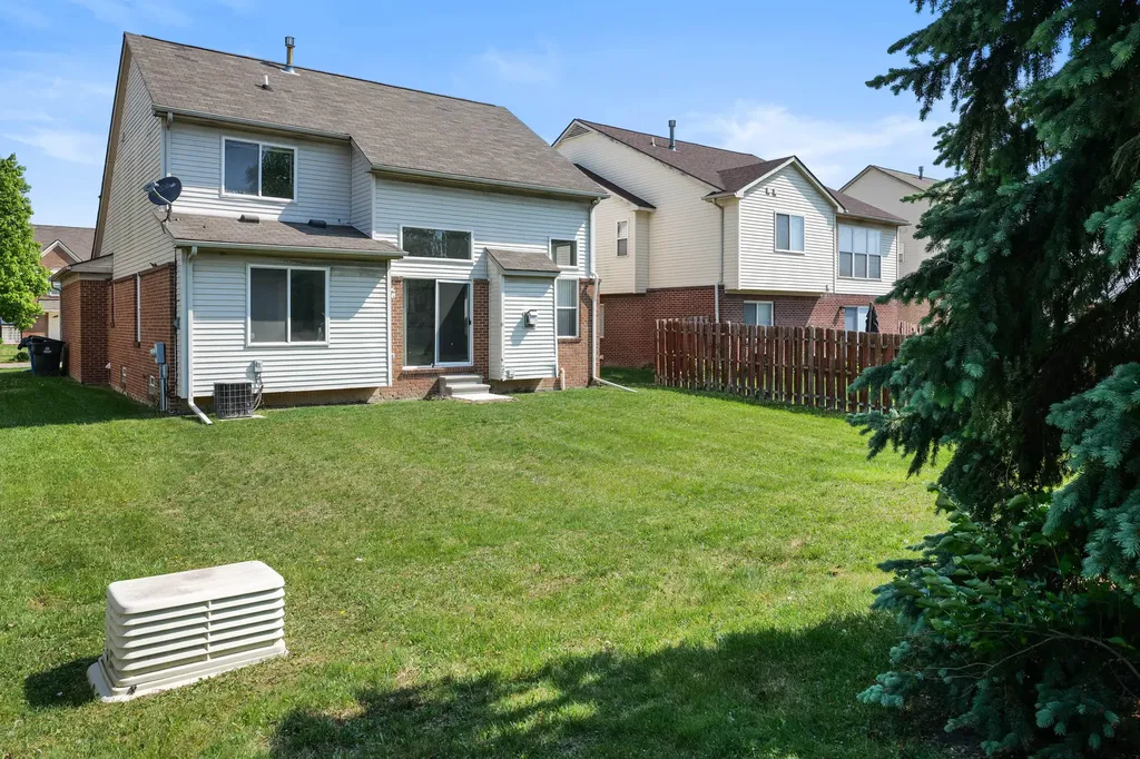 29885 Lacy Drive Westland City MI 48186