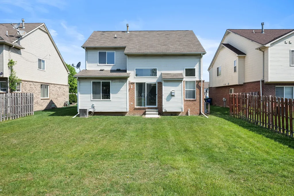 29885 Lacy Drive Westland City MI 48186