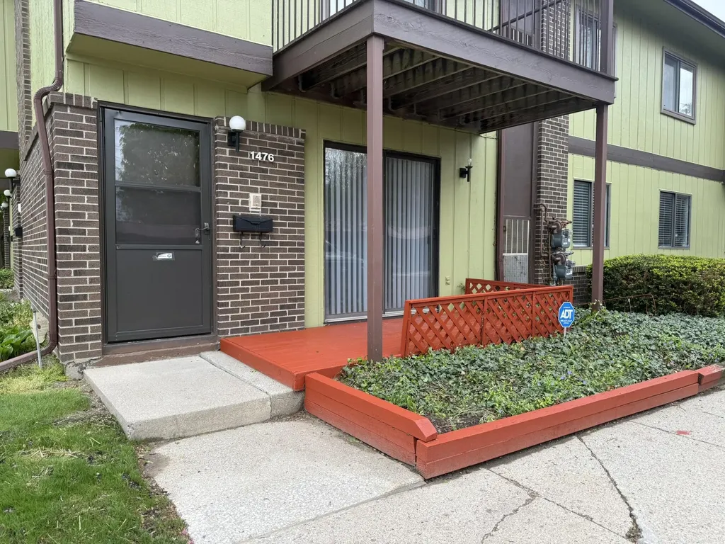 1476 W Chateau Vert Ypsilanti Charter Township MI 48197