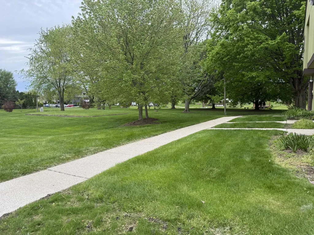 1476 W Chateau Vert Ypsilanti Charter Township MI 48197
