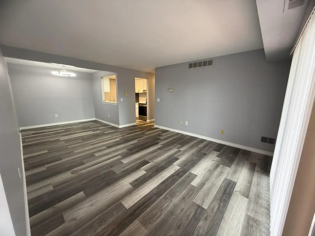 1476 W Chateau Vert Ypsilanti Charter Township MI 48197