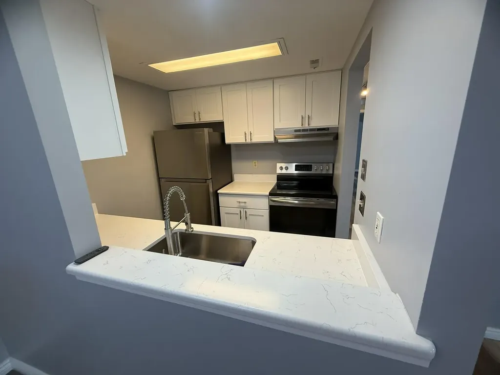 1476 W Chateau Vert Ypsilanti Charter Township MI 48197